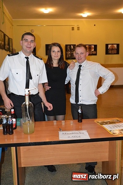 Zdjęcie w galerii na portalu naszraciborz.pl: Szalona zabawa andrzejkowa OSP Pietraszyn wiadomości z regionu