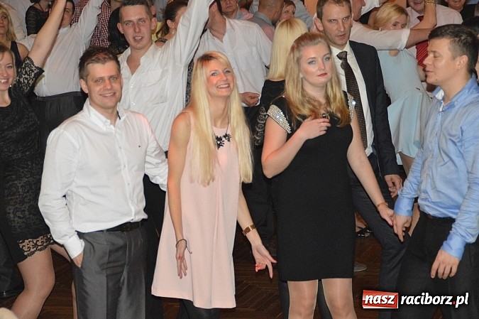 Zdjęcie w galerii na portalu naszraciborz.pl: Szalona zabawa andrzejkowa OSP Pietraszyn wiadomości z regionu