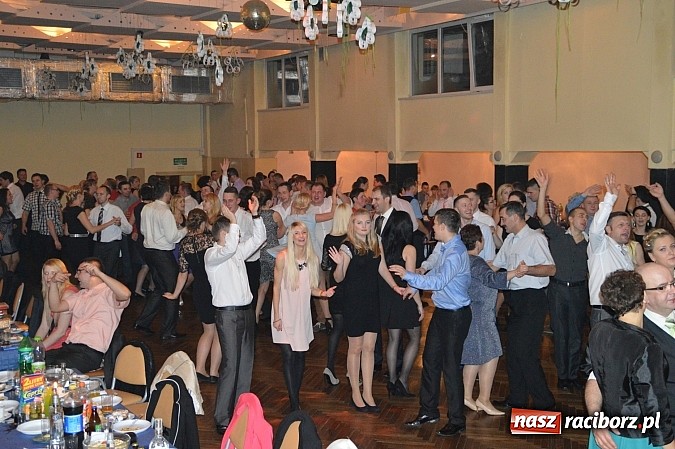 Zdjęcie w galerii na portalu naszraciborz.pl: Szalona zabawa andrzejkowa OSP Pietraszyn wiadomości z regionu