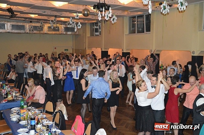 Zdjęcie w galerii na portalu naszraciborz.pl: Szalona zabawa andrzejkowa OSP Pietraszyn wiadomości z regionu