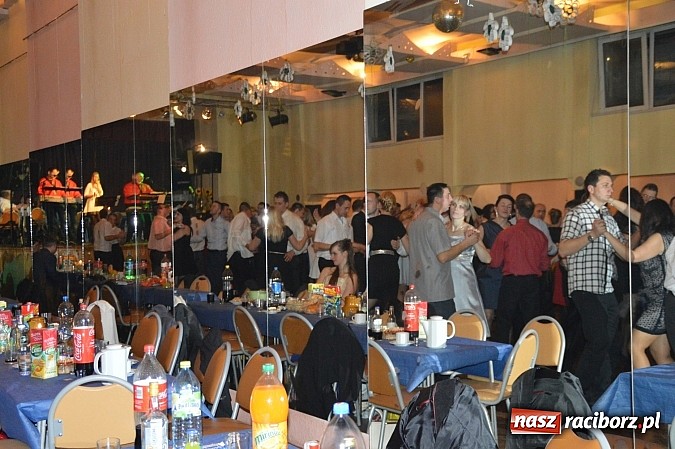 Zdjęcie w galerii na portalu naszraciborz.pl: Szalona zabawa andrzejkowa OSP Pietraszyn wiadomości z regionu