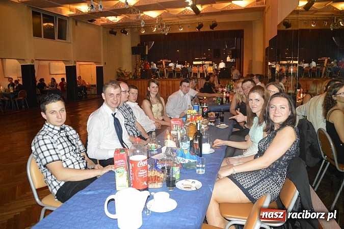 Zdjęcie w galerii na portalu naszraciborz.pl: Szalona zabawa andrzejkowa OSP Pietraszyn wiadomości z regionu