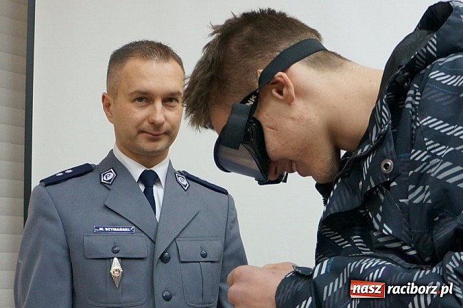 Zdjęcie w galerii na portalu naszraciborz.pl: Tydzień profilaktyki w ZSOMS - uczniowie dostali alkogogle wiadomości z regionu