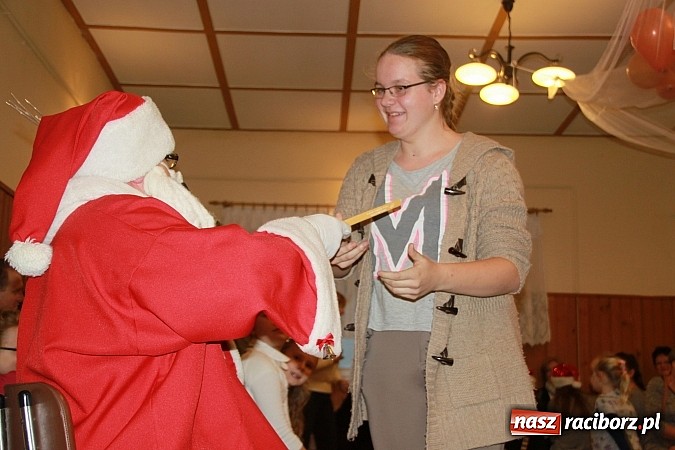 Zdjęcie w galerii na portalu naszraciborz.pl: W Wojnowicach był już św. Mikołaj wiadomości z regionu