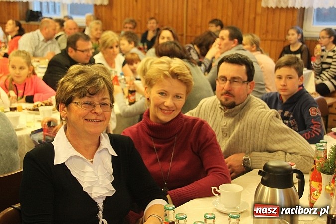 Zdjęcie w galerii na portalu naszraciborz.pl: W Wojnowicach był już św. Mikołaj wiadomości z regionu