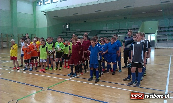 Zdjęcie w galerii na portalu naszraciborz.pl: Powiatowe finały XV edycji turnieju piłki nożnej Z podwórka na stadion o Puchar Tymbarku wiadomości z regionu