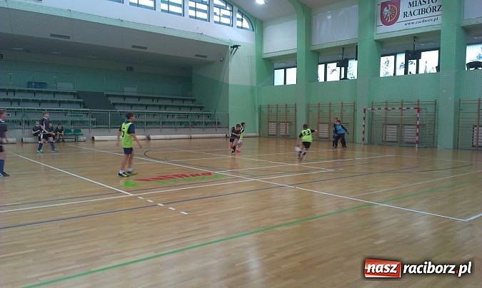 Zdjęcie w galerii na portalu naszraciborz.pl: Powiatowe finały XV edycji turnieju piłki nożnej Z podwórka na stadion o Puchar Tymbarku wiadomości z regionu