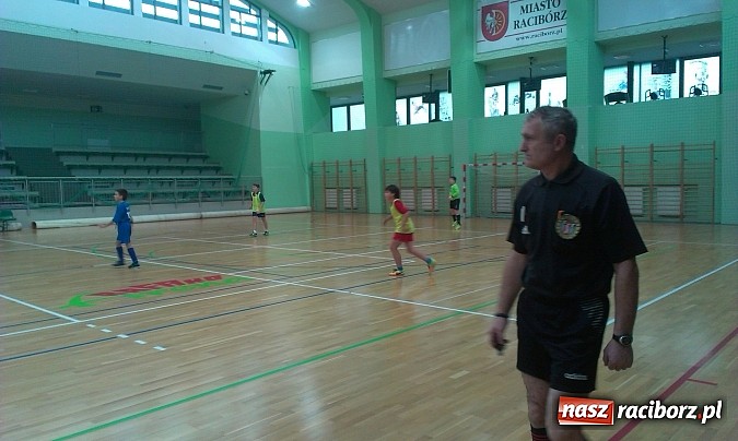 Zdjęcie w galerii na portalu naszraciborz.pl: Powiatowe finały XV edycji turnieju piłki nożnej Z podwórka na stadion o Puchar Tymbarku wiadomości z regionu