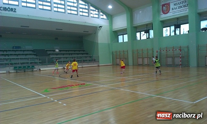 Zdjęcie w galerii na portalu naszraciborz.pl: Powiatowe finały XV edycji turnieju piłki nożnej Z podwórka na stadion o Puchar Tymbarku wiadomości z regionu