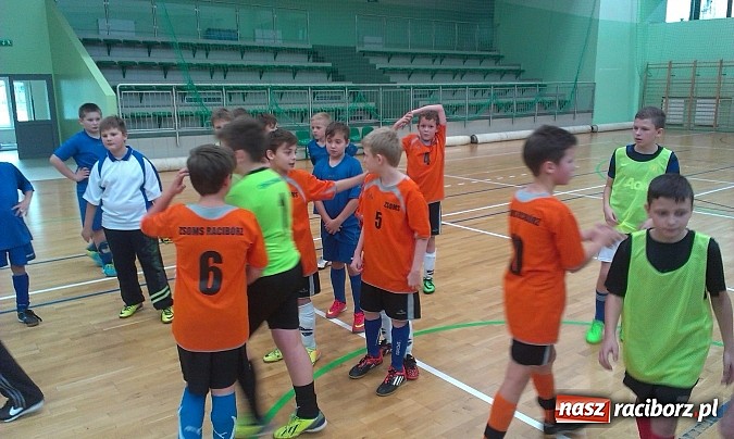 Zdjęcie w galerii na portalu naszraciborz.pl: Powiatowe finały XV edycji turnieju piłki nożnej Z podwórka na stadion o Puchar Tymbarku wiadomości z regionu