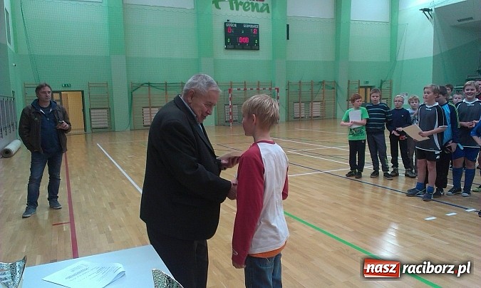 Zdjęcie w galerii na portalu naszraciborz.pl: Powiatowe finały XV edycji turnieju piłki nożnej Z podwórka na stadion o Puchar Tymbarku wiadomości z regionu