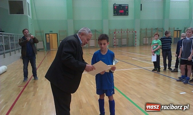 Zdjęcie w galerii na portalu naszraciborz.pl: Powiatowe finały XV edycji turnieju piłki nożnej Z podwórka na stadion o Puchar Tymbarku wiadomości z regionu