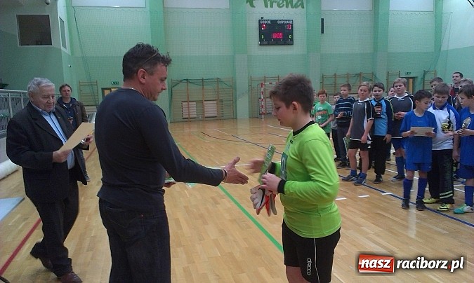 Zdjęcie w galerii na portalu naszraciborz.pl: Powiatowe finały XV edycji turnieju piłki nożnej Z podwórka na stadion o Puchar Tymbarku wiadomości z regionu