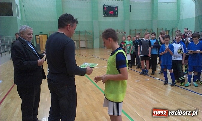 Zdjęcie w galerii na portalu naszraciborz.pl: Powiatowe finały XV edycji turnieju piłki nożnej Z podwórka na stadion o Puchar Tymbarku wiadomości z regionu