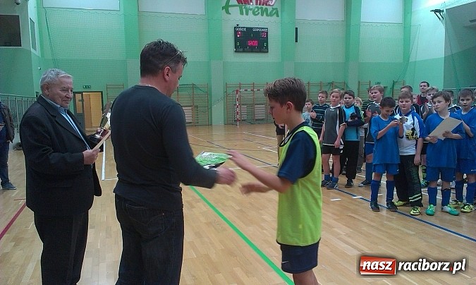 Zdjęcie w galerii na portalu naszraciborz.pl: Powiatowe finały XV edycji turnieju piłki nożnej Z podwórka na stadion o Puchar Tymbarku wiadomości z regionu