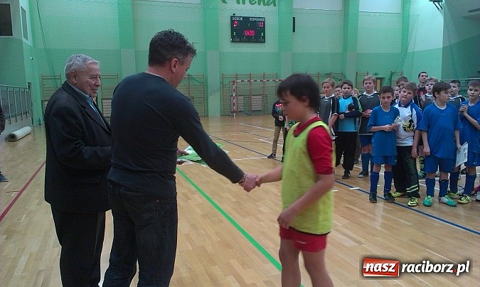 Zdjęcie w galerii na portalu naszraciborz.pl: Powiatowe finały XV edycji turnieju piłki nożnej Z podwórka na stadion o Puchar Tymbarku wiadomości z regionu