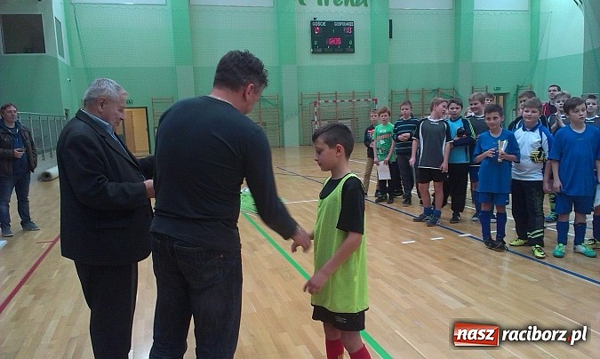 Zdjęcie w galerii na portalu naszraciborz.pl: Powiatowe finały XV edycji turnieju piłki nożnej Z podwórka na stadion o Puchar Tymbarku wiadomości z regionu