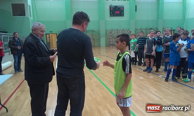 Zdjęcie w galerii na portalu naszraciborz.pl: Powiatowe finały XV edycji turnieju piłki nożnej Z podwórka na stadion o Puchar Tymbarku wiadomości z regionu