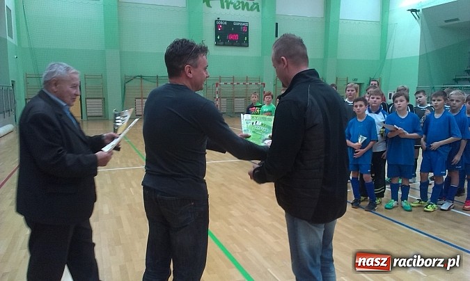 Zdjęcie w galerii na portalu naszraciborz.pl: Powiatowe finały XV edycji turnieju piłki nożnej Z podwórka na stadion o Puchar Tymbarku wiadomości z regionu