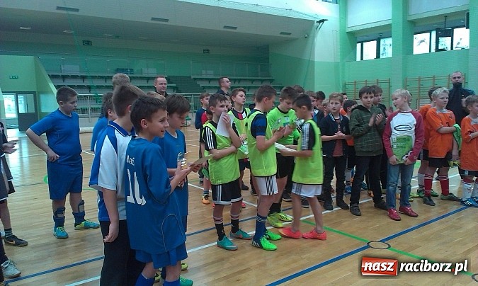 Zdjęcie w galerii na portalu naszraciborz.pl: Powiatowe finały XV edycji turnieju piłki nożnej Z podwórka na stadion o Puchar Tymbarku wiadomości z regionu