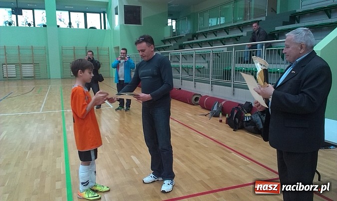 Zdjęcie w galerii na portalu naszraciborz.pl: Powiatowe finały XV edycji turnieju piłki nożnej Z podwórka na stadion o Puchar Tymbarku wiadomości z regionu