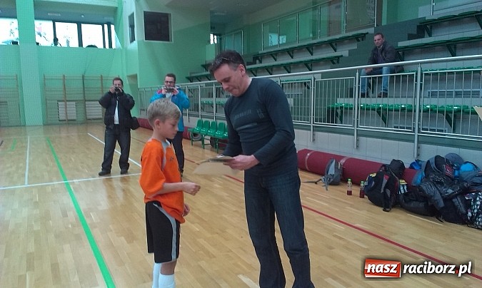 Zdjęcie w galerii na portalu naszraciborz.pl: Powiatowe finały XV edycji turnieju piłki nożnej Z podwórka na stadion o Puchar Tymbarku wiadomości z regionu