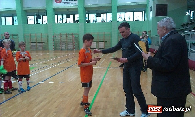 Zdjęcie w galerii na portalu naszraciborz.pl: Powiatowe finały XV edycji turnieju piłki nożnej Z podwórka na stadion o Puchar Tymbarku wiadomości z regionu