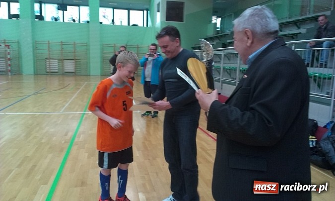 Zdjęcie w galerii na portalu naszraciborz.pl: Powiatowe finały XV edycji turnieju piłki nożnej Z podwórka na stadion o Puchar Tymbarku wiadomości z regionu