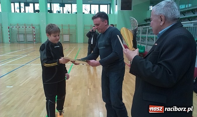 Zdjęcie w galerii na portalu naszraciborz.pl: Powiatowe finały XV edycji turnieju piłki nożnej Z podwórka na stadion o Puchar Tymbarku wiadomości z regionu