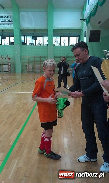 Zdjęcie w galerii na portalu naszraciborz.pl: Powiatowe finały XV edycji turnieju piłki nożnej Z podwórka na stadion o Puchar Tymbarku wiadomości z regionu