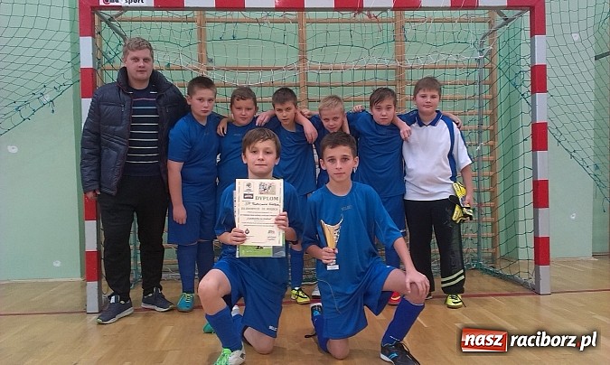 Zdjęcie w galerii na portalu naszraciborz.pl: Powiatowe finały XV edycji turnieju piłki nożnej Z podwórka na stadion o Puchar Tymbarku wiadomości z regionu