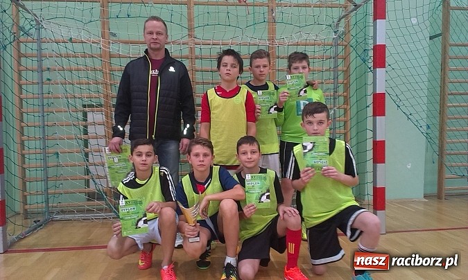 Zdjęcie w galerii na portalu naszraciborz.pl: Powiatowe finały XV edycji turnieju piłki nożnej Z podwórka na stadion o Puchar Tymbarku wiadomości z regionu