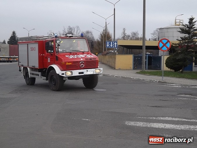 Zdjęcie w galerii na portalu naszraciborz.pl: Pożar w hali produkcyjnej w Henklu postawił strażaków na nogi! wiadomości z regionu