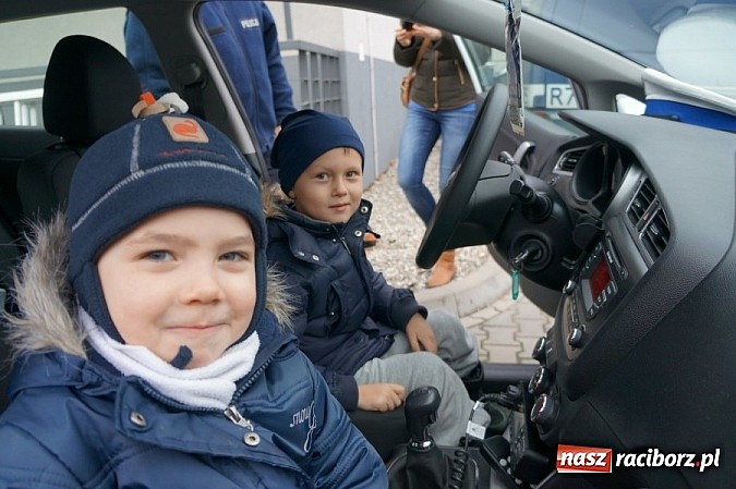 Zdjęcie w galerii na portalu naszraciborz.pl: Przedszkolaki w raciborskiej komendzie wiadomości z regionu