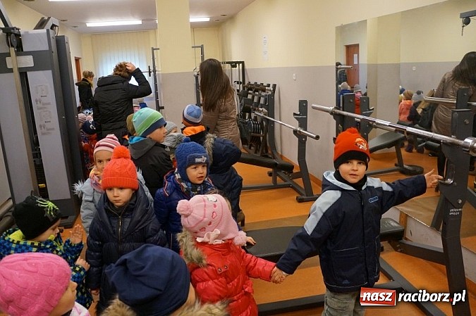 Zdjęcie w galerii na portalu naszraciborz.pl: Przedszkolaki w raciborskiej komendzie wiadomości z regionu
