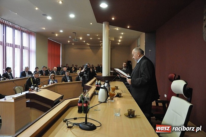 Zdjęcie w galerii na portalu naszraciborz.pl: Pierwsza sesja nowej Rady Miasta. Poznaliśmy radnych funkcyjnych wiadomości z regionu