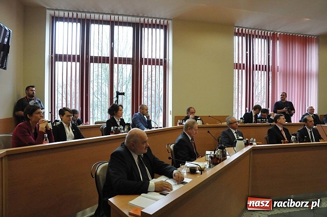 Zdjęcie w galerii na portalu naszraciborz.pl: Pierwsza sesja nowej Rady Miasta. Poznaliśmy radnych funkcyjnych wiadomości z regionu