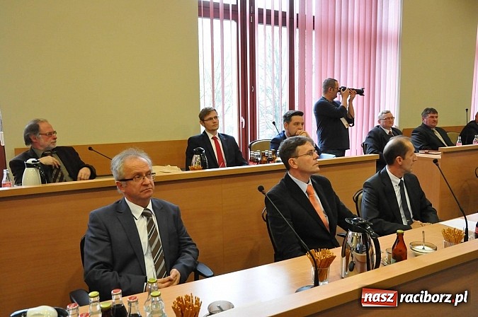 Zdjęcie w galerii na portalu naszraciborz.pl: Pierwsza sesja nowej Rady Miasta. Poznaliśmy radnych funkcyjnych wiadomości z regionu
