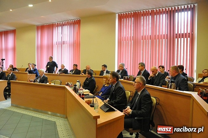 Zdjęcie w galerii na portalu naszraciborz.pl: Pierwsza sesja nowej Rady Miasta. Poznaliśmy radnych funkcyjnych wiadomości z regionu