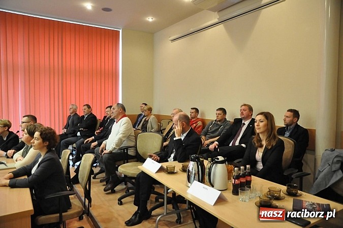 Zdjęcie w galerii na portalu naszraciborz.pl: Pierwsza sesja nowej Rady Miasta. Poznaliśmy radnych funkcyjnych wiadomości z regionu