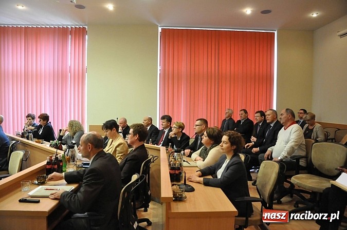 Zdjęcie w galerii na portalu naszraciborz.pl: Pierwsza sesja nowej Rady Miasta. Poznaliśmy radnych funkcyjnych wiadomości z regionu