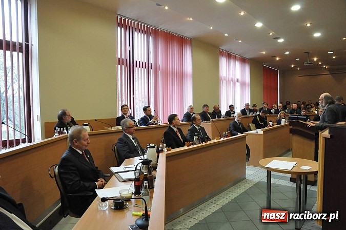 Zdjęcie w galerii na portalu naszraciborz.pl: Pierwsza sesja nowej Rady Miasta. Poznaliśmy radnych funkcyjnych wiadomości z regionu