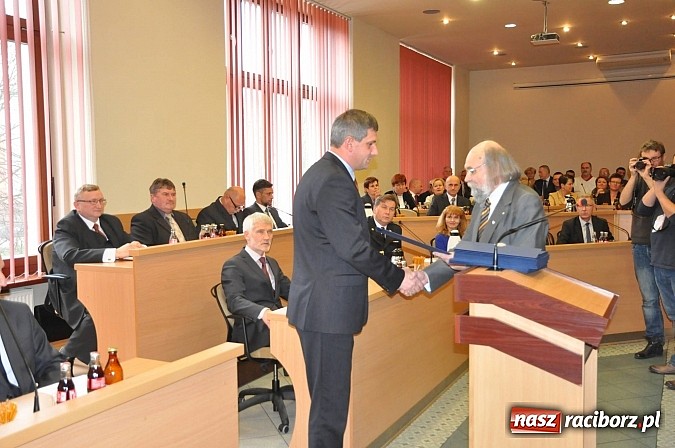 Zdjęcie w galerii na portalu naszraciborz.pl: Pierwsza sesja nowej Rady Miasta. Poznaliśmy radnych funkcyjnych wiadomości z regionu