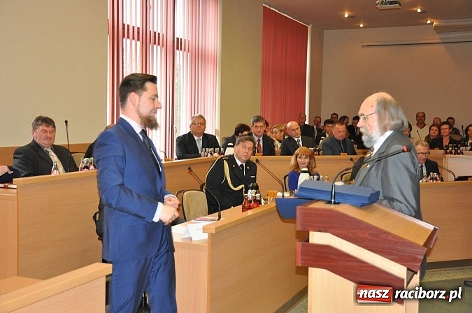 Zdjęcie w galerii na portalu naszraciborz.pl: Pierwsza sesja nowej Rady Miasta. Poznaliśmy radnych funkcyjnych wiadomości z regionu