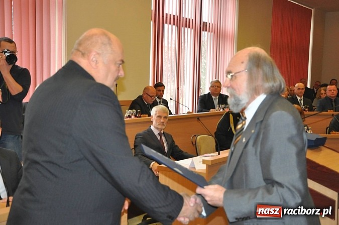 Zdjęcie w galerii na portalu naszraciborz.pl: Pierwsza sesja nowej Rady Miasta. Poznaliśmy radnych funkcyjnych wiadomości z regionu