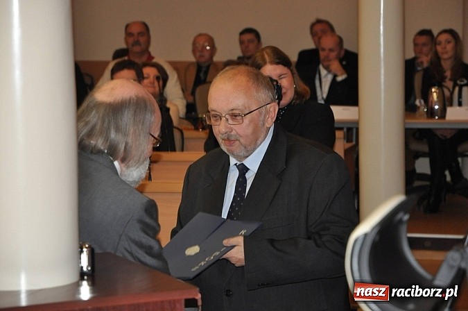 Zdjęcie w galerii na portalu naszraciborz.pl: Pierwsza sesja nowej Rady Miasta. Poznaliśmy radnych funkcyjnych wiadomości z regionu