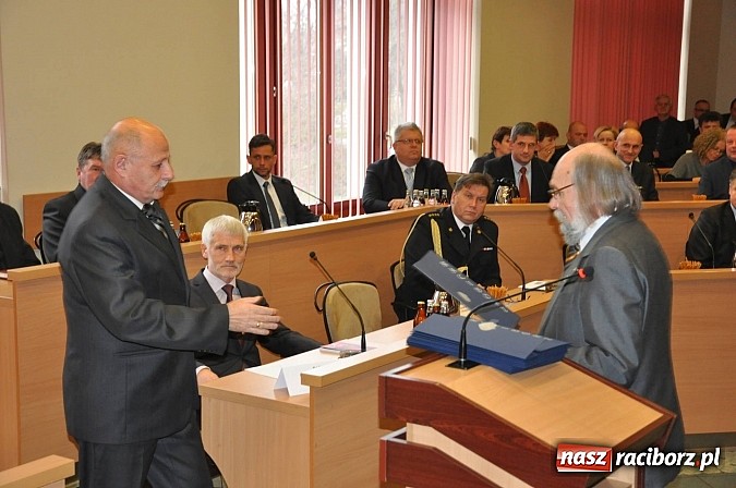 Zdjęcie w galerii na portalu naszraciborz.pl: Pierwsza sesja nowej Rady Miasta. Poznaliśmy radnych funkcyjnych wiadomości z regionu