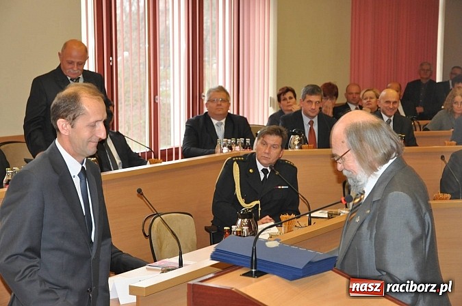Zdjęcie w galerii na portalu naszraciborz.pl: Pierwsza sesja nowej Rady Miasta. Poznaliśmy radnych funkcyjnych wiadomości z regionu