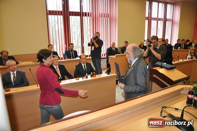 Zdjęcie w galerii na portalu naszraciborz.pl: Pierwsza sesja nowej Rady Miasta. Poznaliśmy radnych funkcyjnych wiadomości z regionu