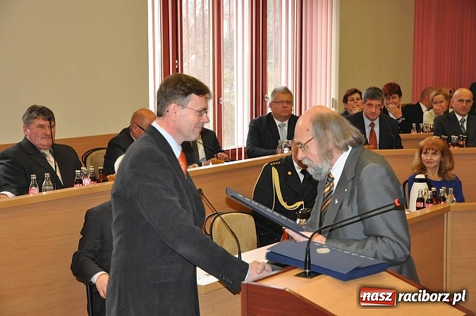 Zdjęcie w galerii na portalu naszraciborz.pl: Pierwsza sesja nowej Rady Miasta. Poznaliśmy radnych funkcyjnych wiadomości z regionu